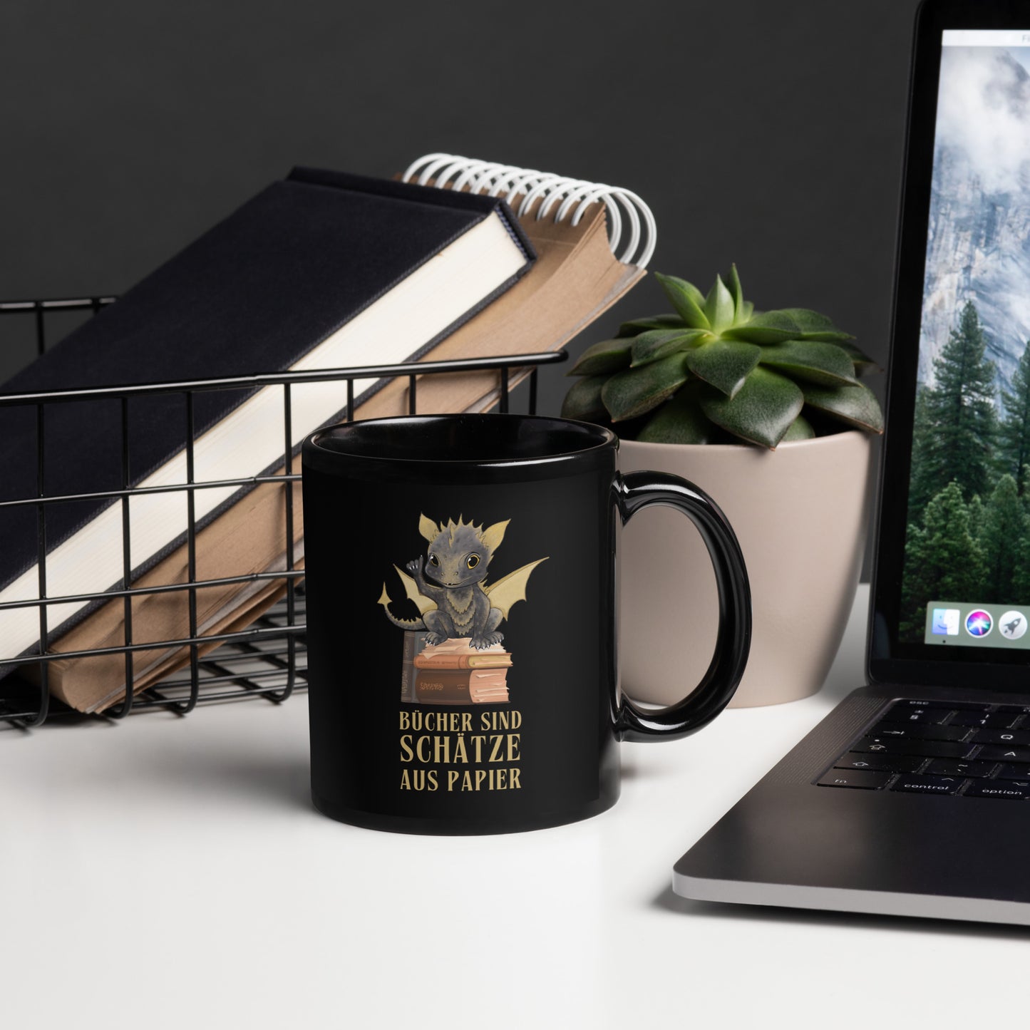 Bücher sind Schätze aus Papier - Bragi der Bücherdrache Kaffeetasse in Schwarz