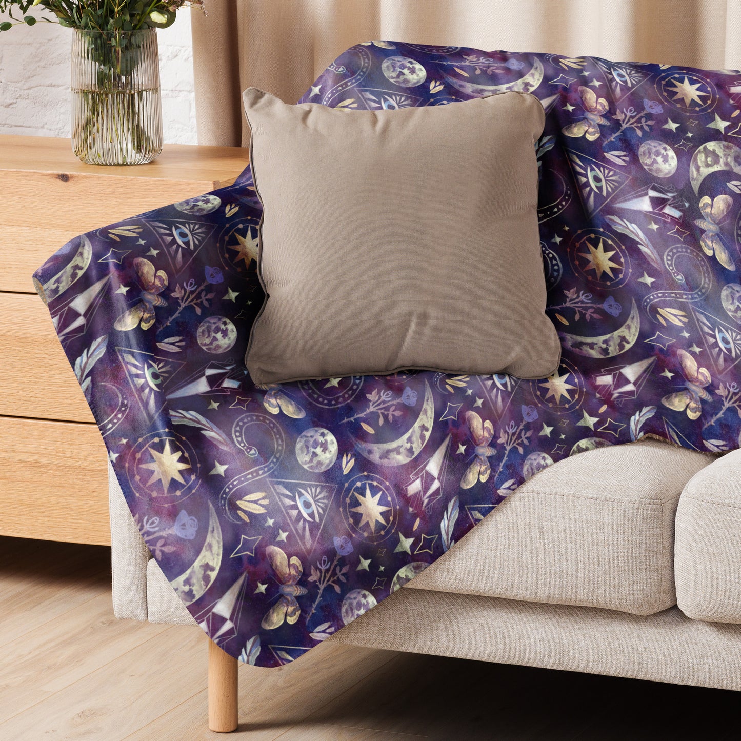 Mystische Sherpa-Decke mit magischen Symbolen in Lila