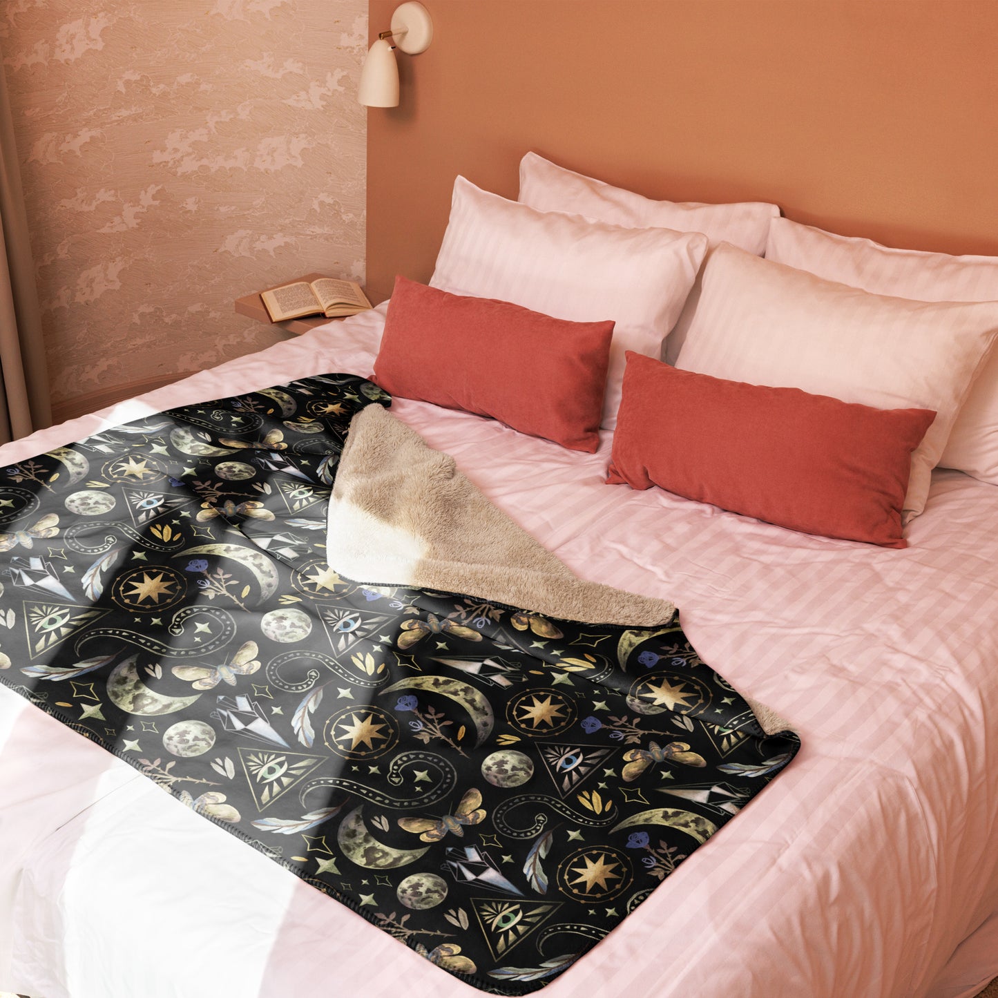 Mystische Sherpa-Decke mit magischen Symbolen in Schwarz