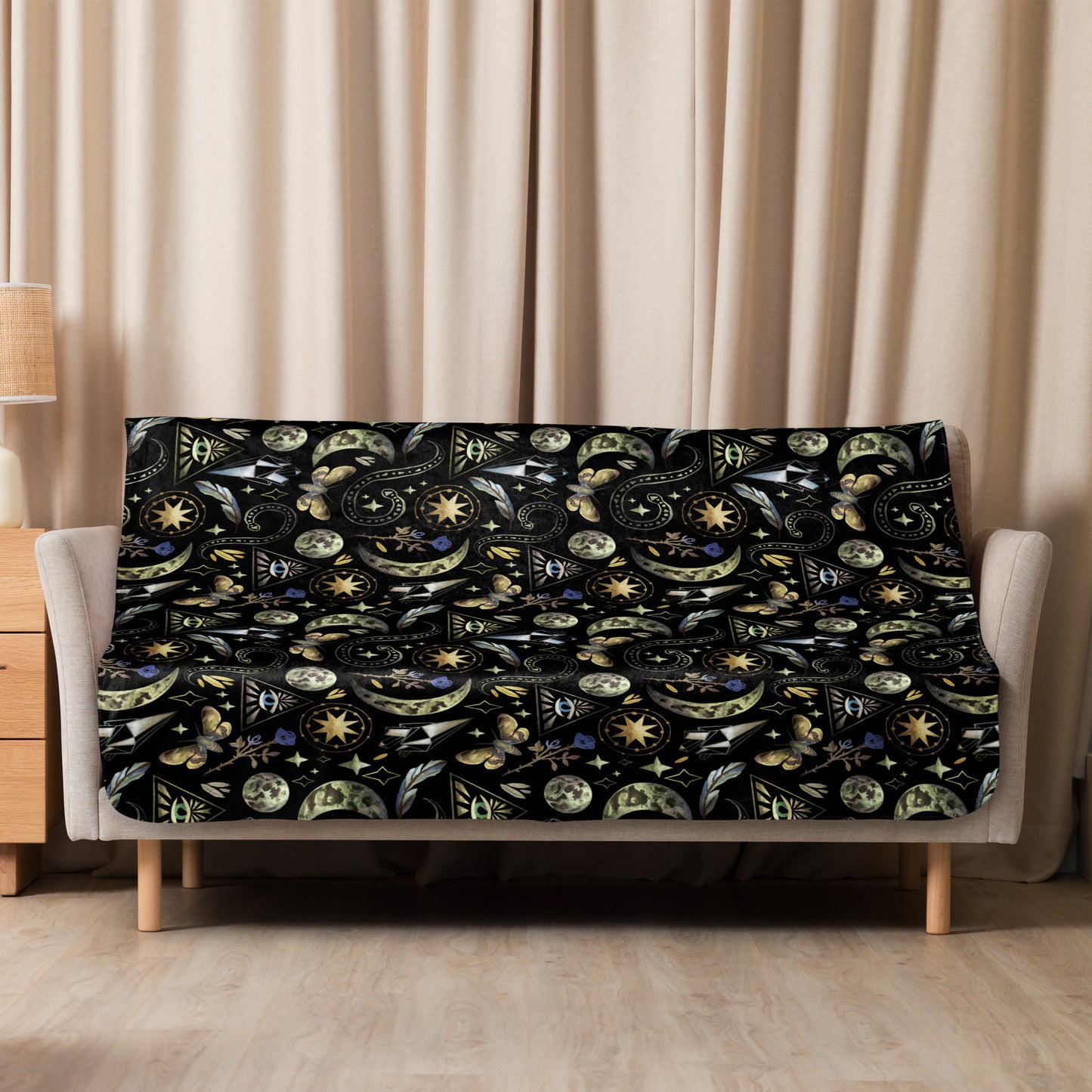 Mystische Sherpa-Decke mit magischen Symbolen in Schwarz