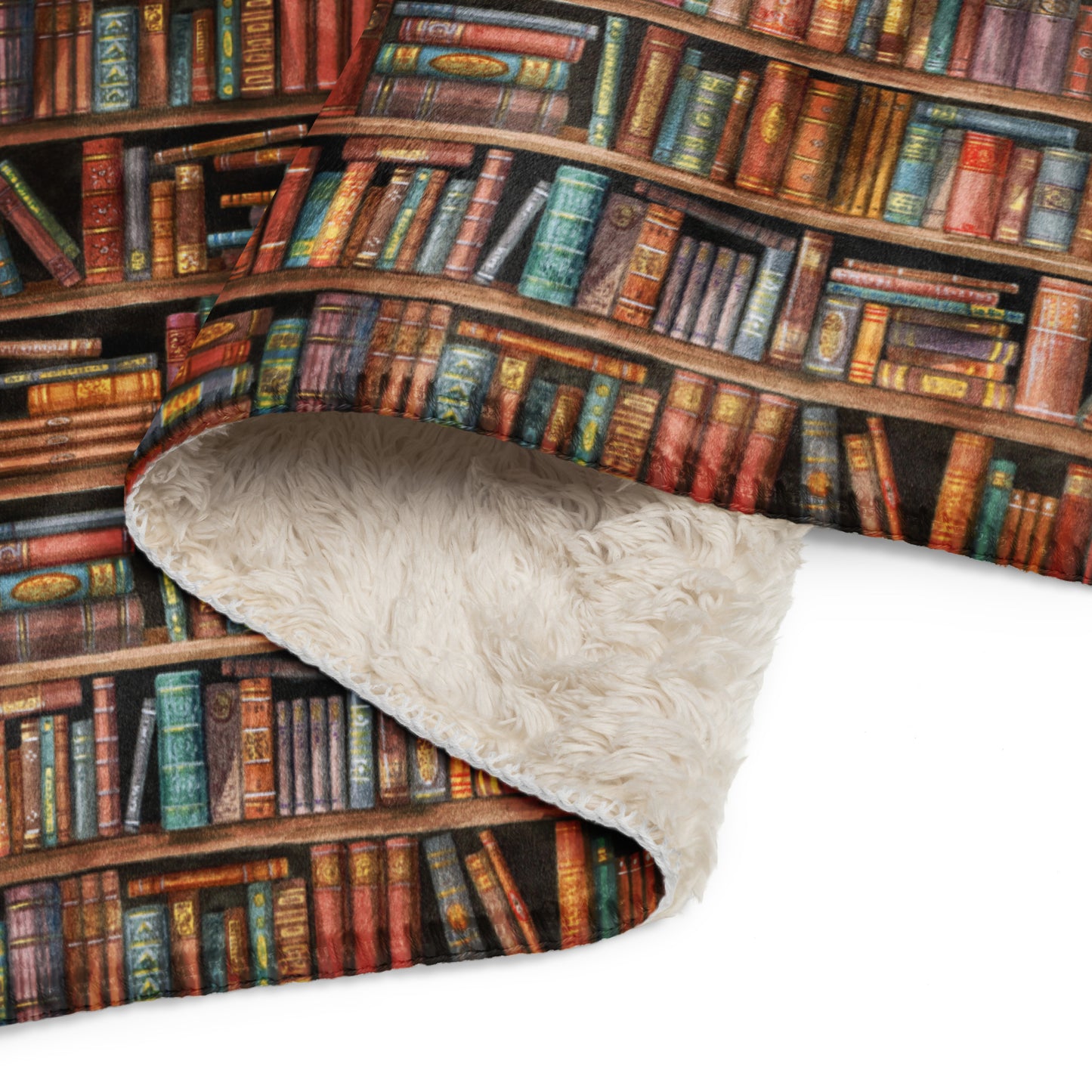 Kuschelige Sherpa-Decke im Bücherregaldesign für deine Leseecke