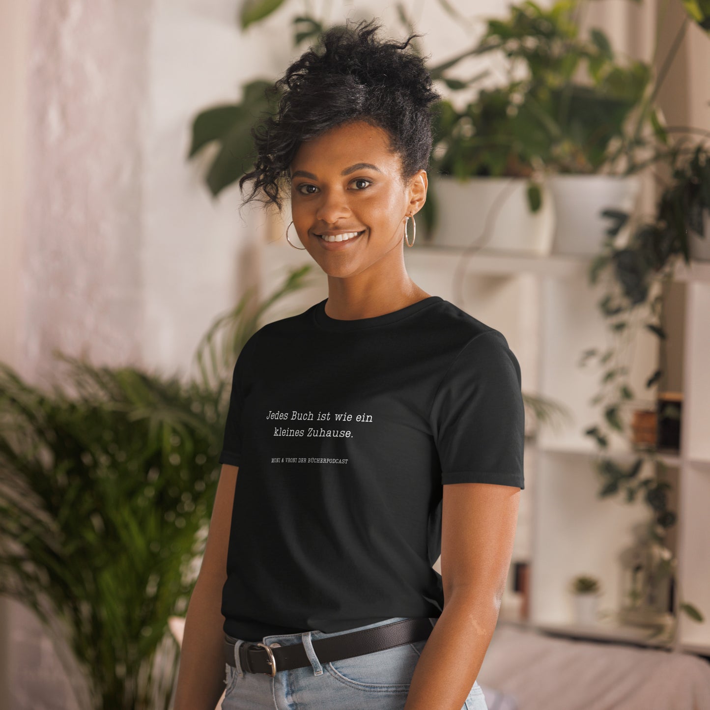Moni & Vroni Der Bücherpodcast T-Shirt Zuhause