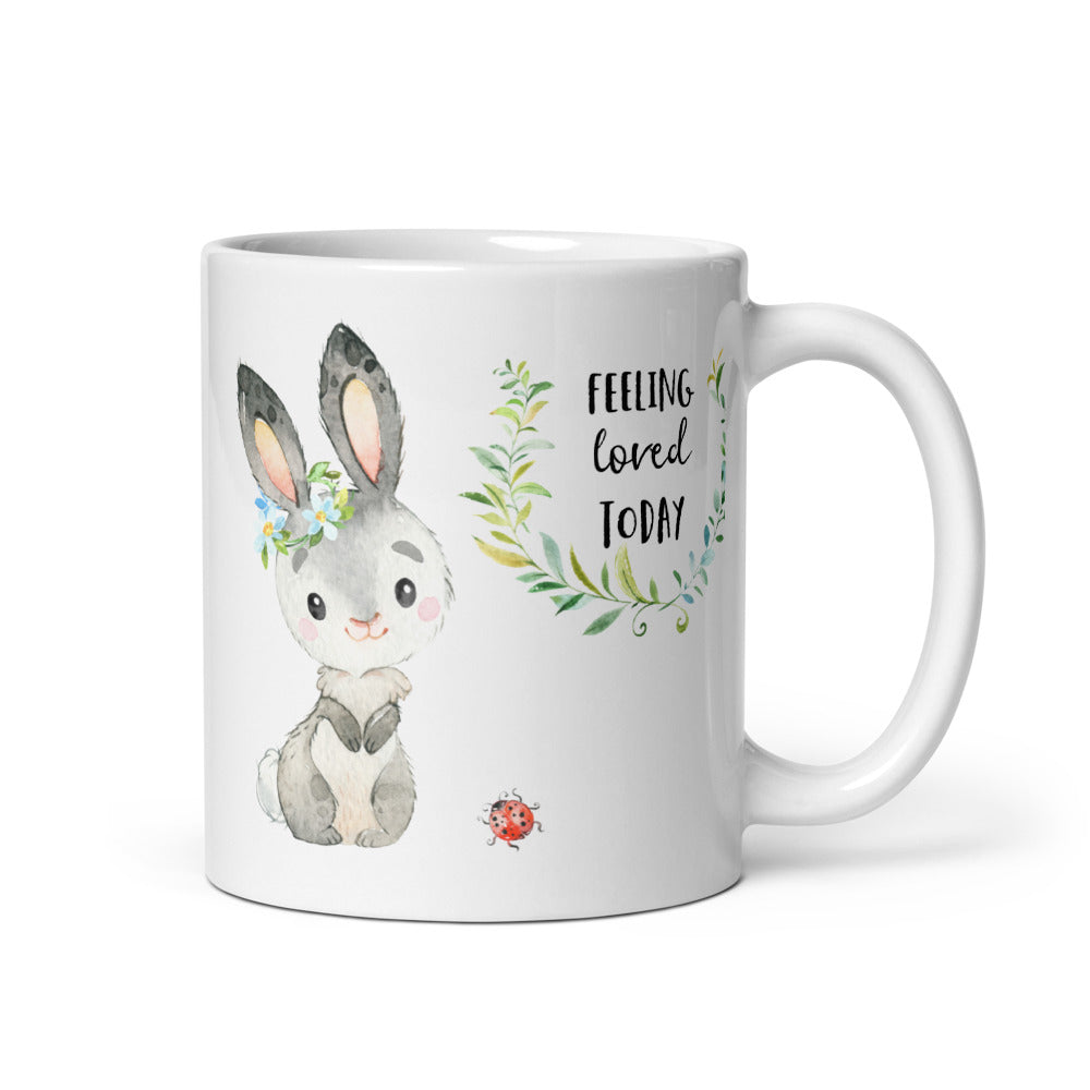 Feeling Loved Today Kaninchen Tasse mit Blumenkranz