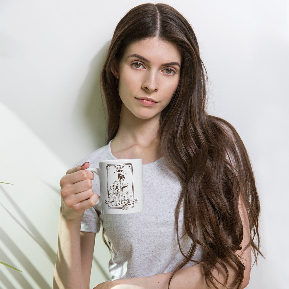 Die Leserin Tarotkarte weiße Kaffeetasse