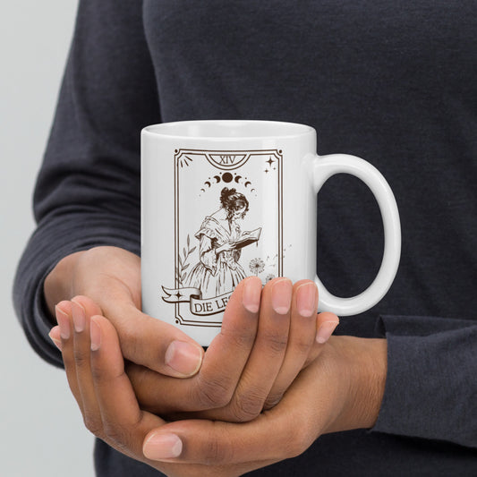 Die Leserin Tarotkarte weiße Kaffeetasse
